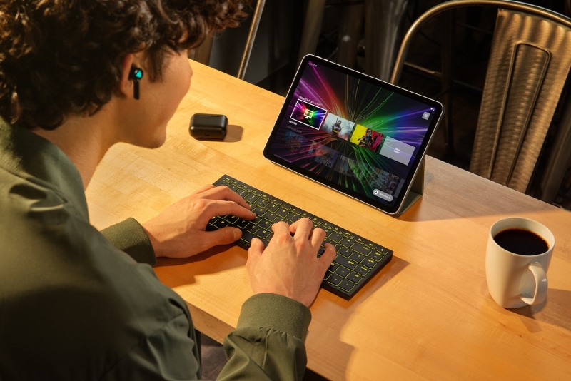 Razer выпустила компактные игровые мышь Basilisk Mobile и клавиатуру Joro для мобильного гейминга