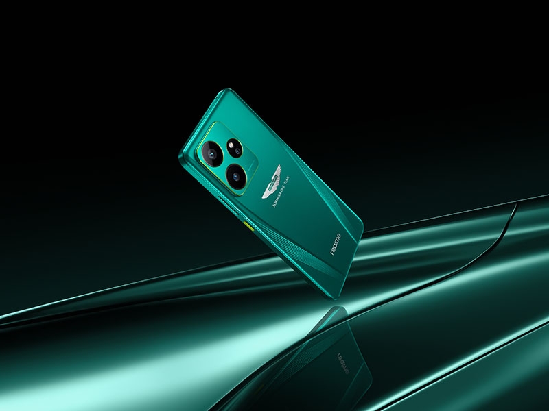 В России дебютировал флагман Realme GT 7 по цене от 60 000 рублей, а также более доступный GT 7T
